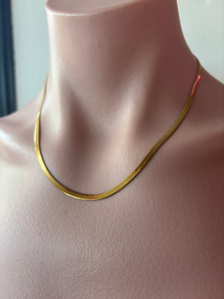 GOLD_flat_chain_for_women